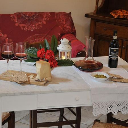 Agriturismo Renai E Monte กัมบาสซี แตร์เม ภายนอก รูปภาพ