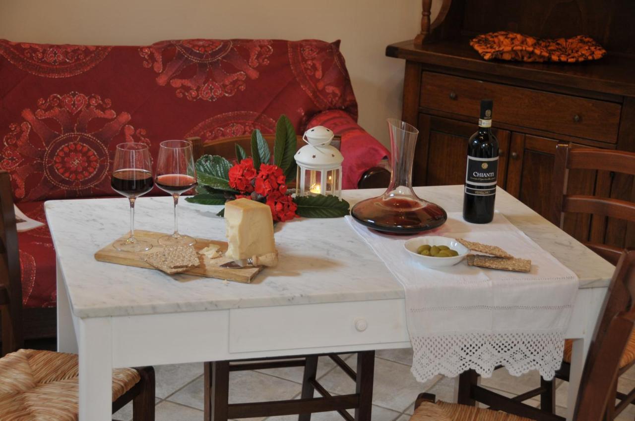 Agriturismo Renai E Monte กัมบาสซี แตร์เม ภายนอก รูปภาพ