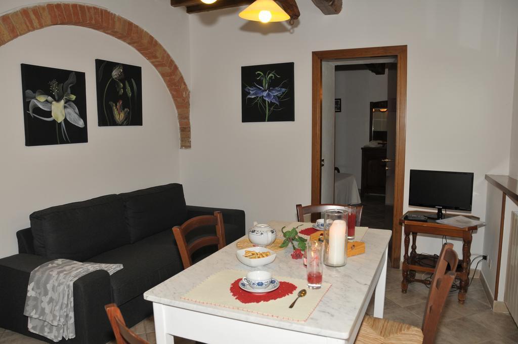 Agriturismo Renai E Monte กัมบาสซี แตร์เม ภายนอก รูปภาพ