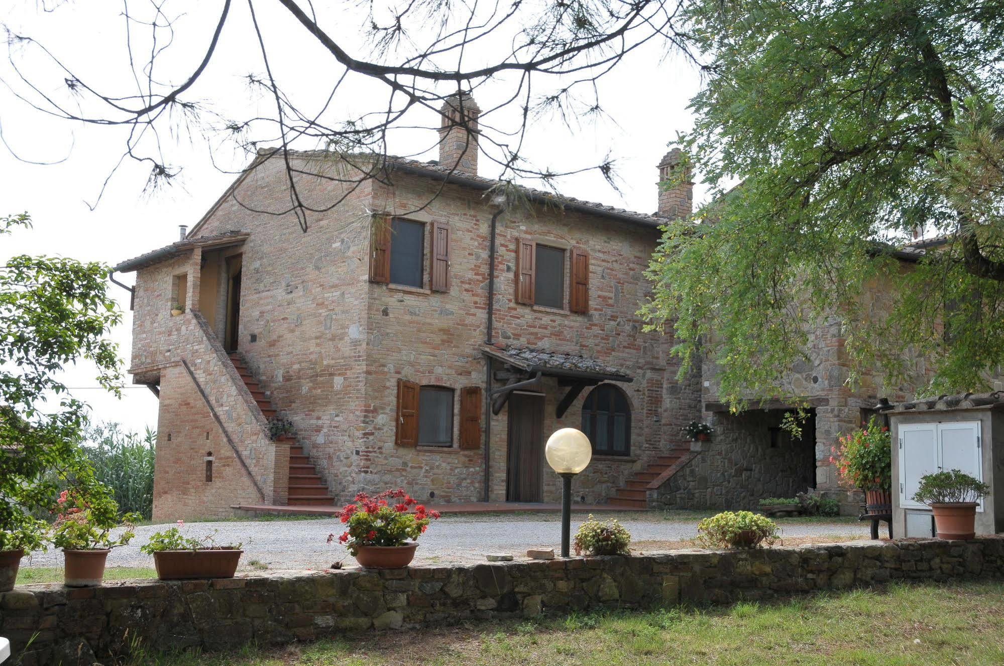Agriturismo Renai E Monte กัมบาสซี แตร์เม ภายนอก รูปภาพ