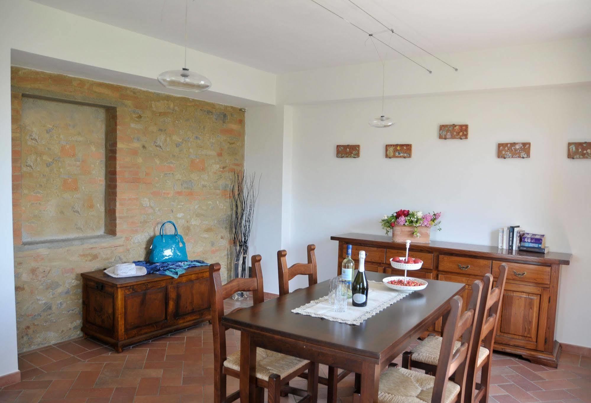 Agriturismo Renai E Monte กัมบาสซี แตร์เม ภายนอก รูปภาพ