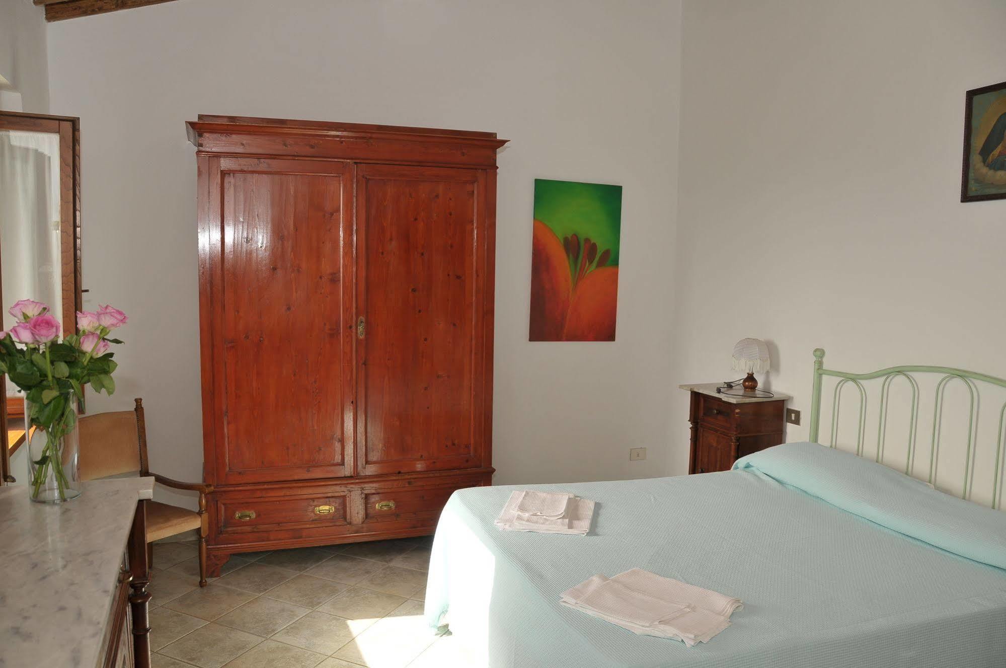 Agriturismo Renai E Monte กัมบาสซี แตร์เม ภายนอก รูปภาพ