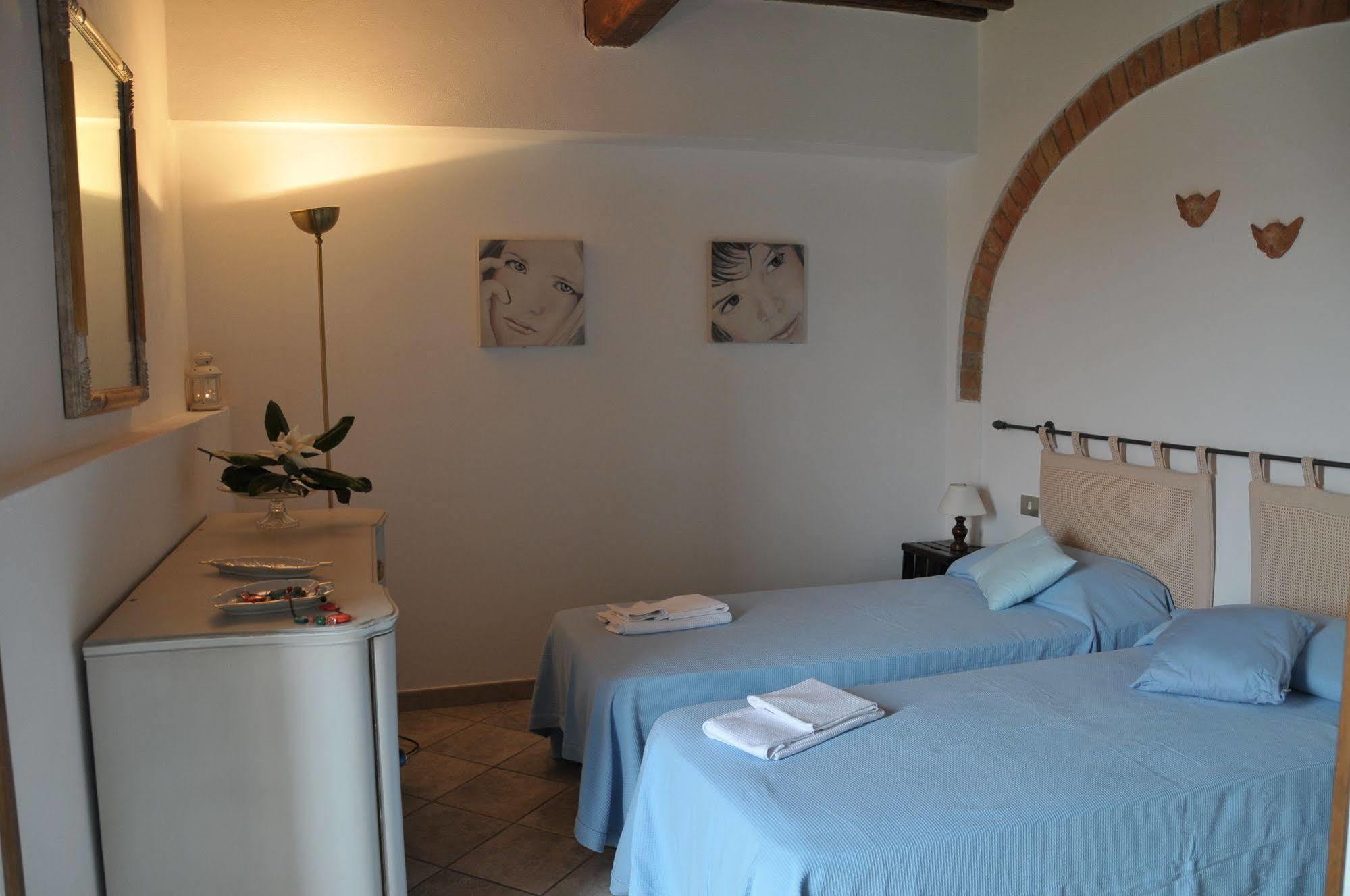 Agriturismo Renai E Monte กัมบาสซี แตร์เม ภายนอก รูปภาพ