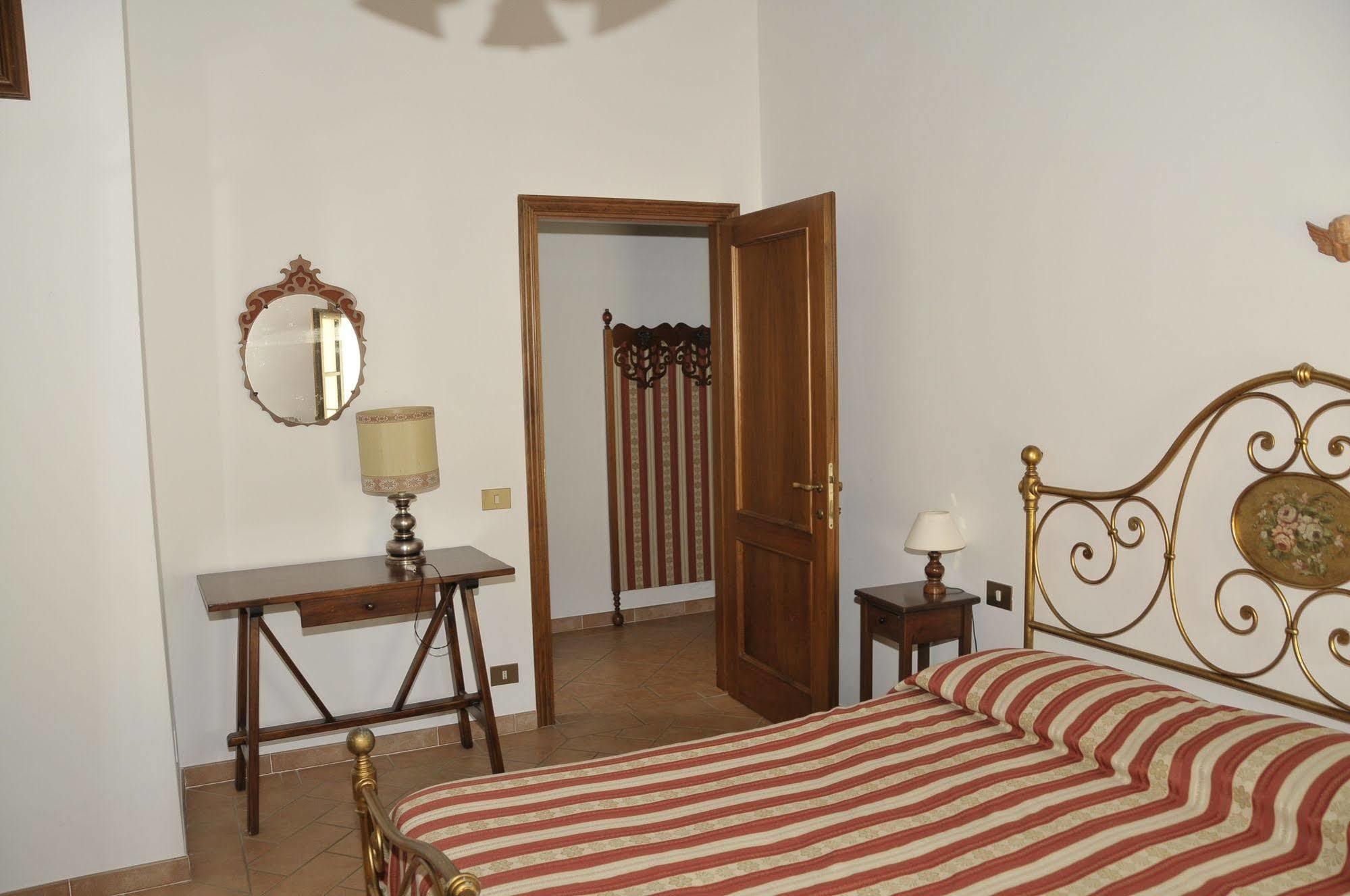 Agriturismo Renai E Monte กัมบาสซี แตร์เม ภายนอก รูปภาพ