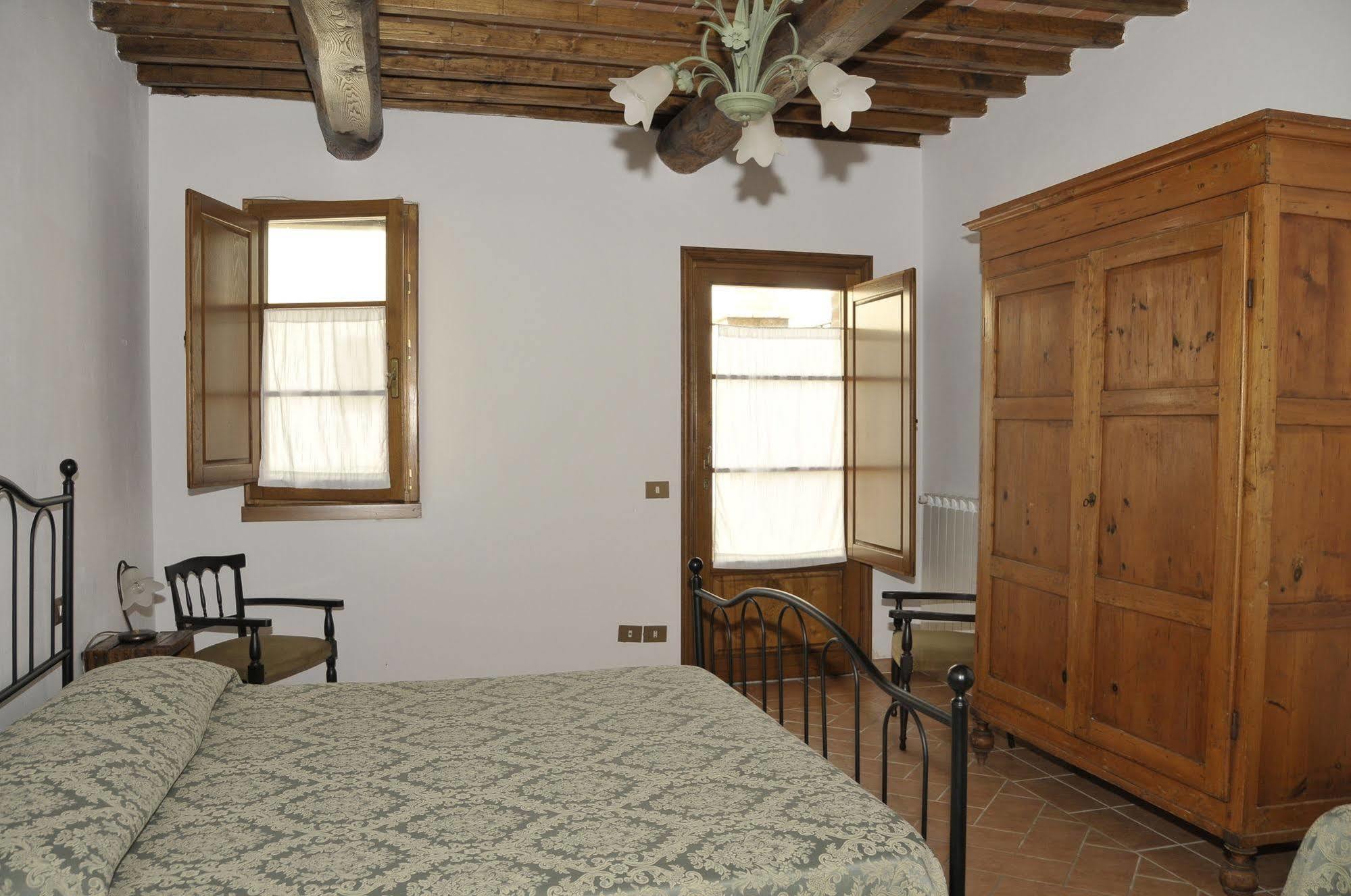 Agriturismo Renai E Monte กัมบาสซี แตร์เม ภายนอก รูปภาพ