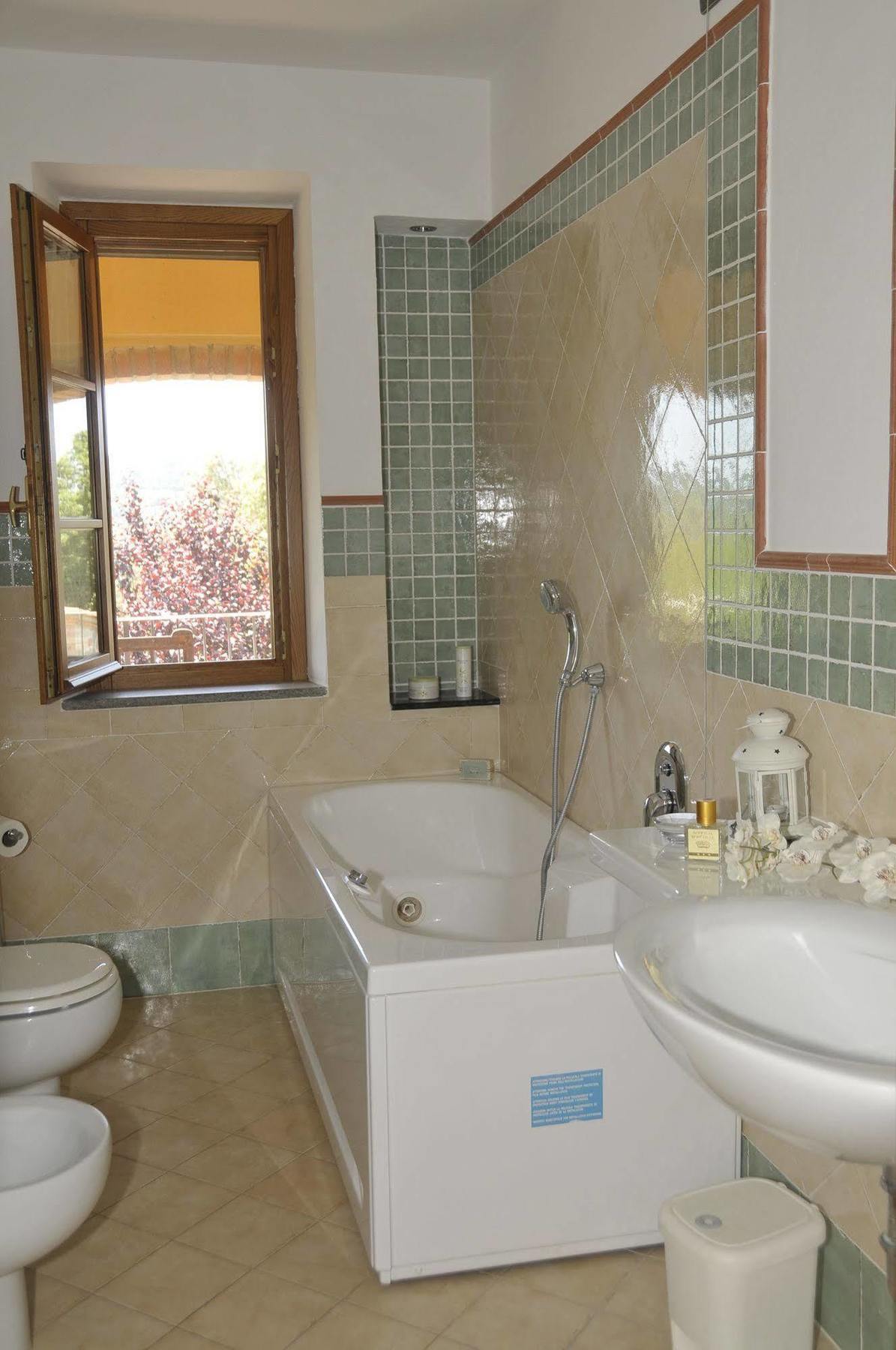 Agriturismo Renai E Monte กัมบาสซี แตร์เม ภายนอก รูปภาพ