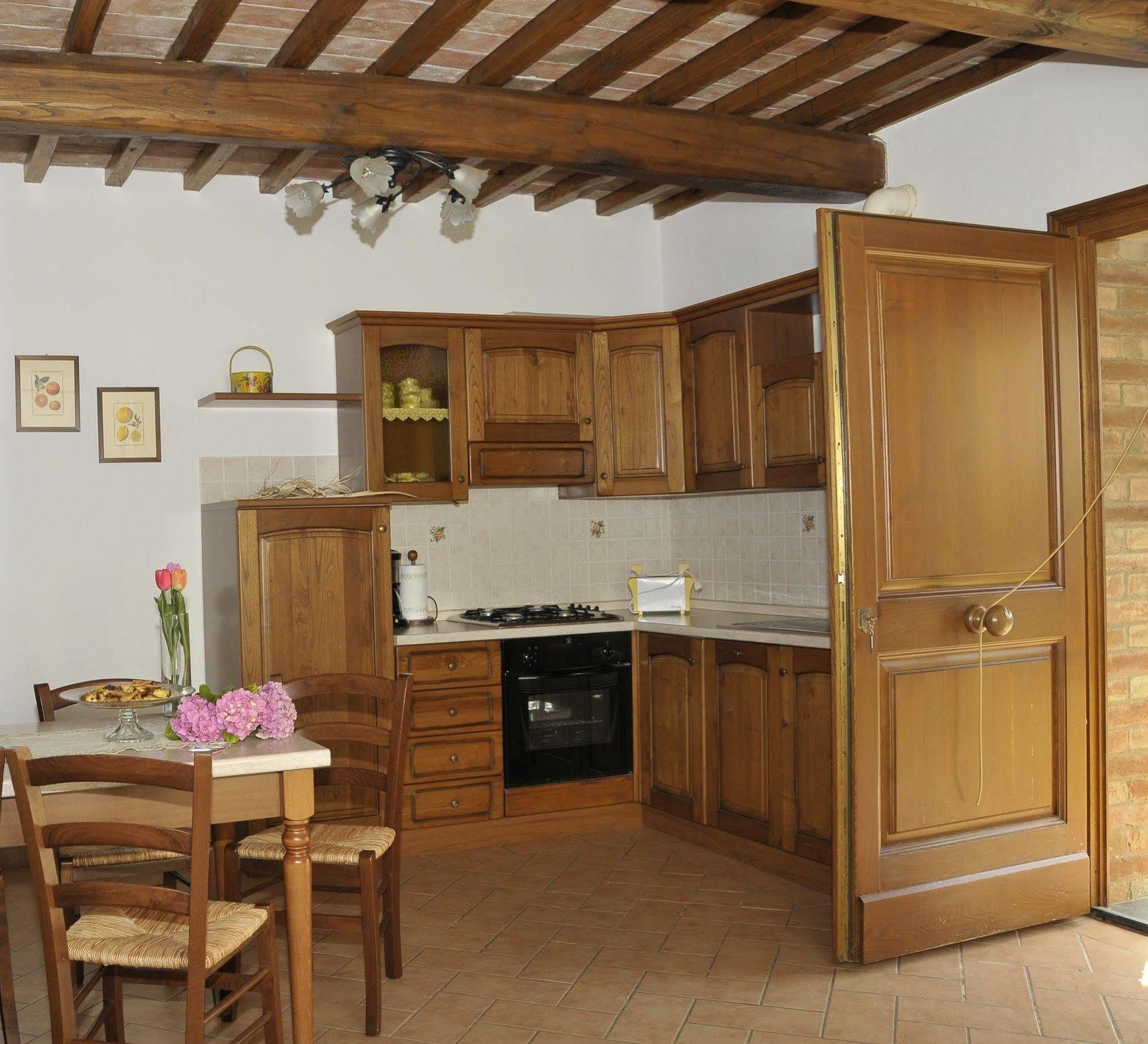 Agriturismo Renai E Monte กัมบาสซี แตร์เม ภายนอก รูปภาพ