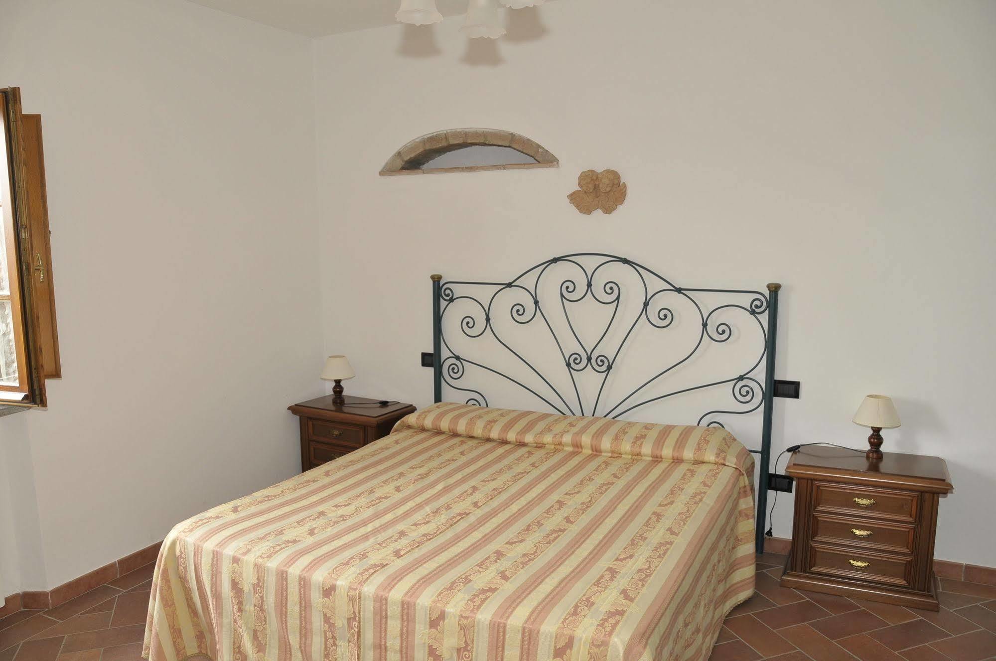 Agriturismo Renai E Monte กัมบาสซี แตร์เม ภายนอก รูปภาพ
