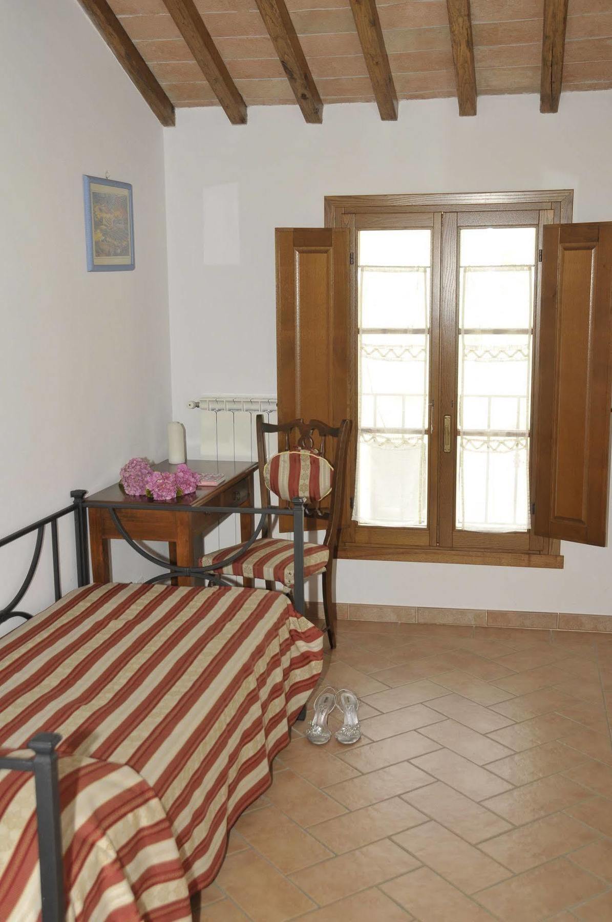 Agriturismo Renai E Monte กัมบาสซี แตร์เม ภายนอก รูปภาพ
